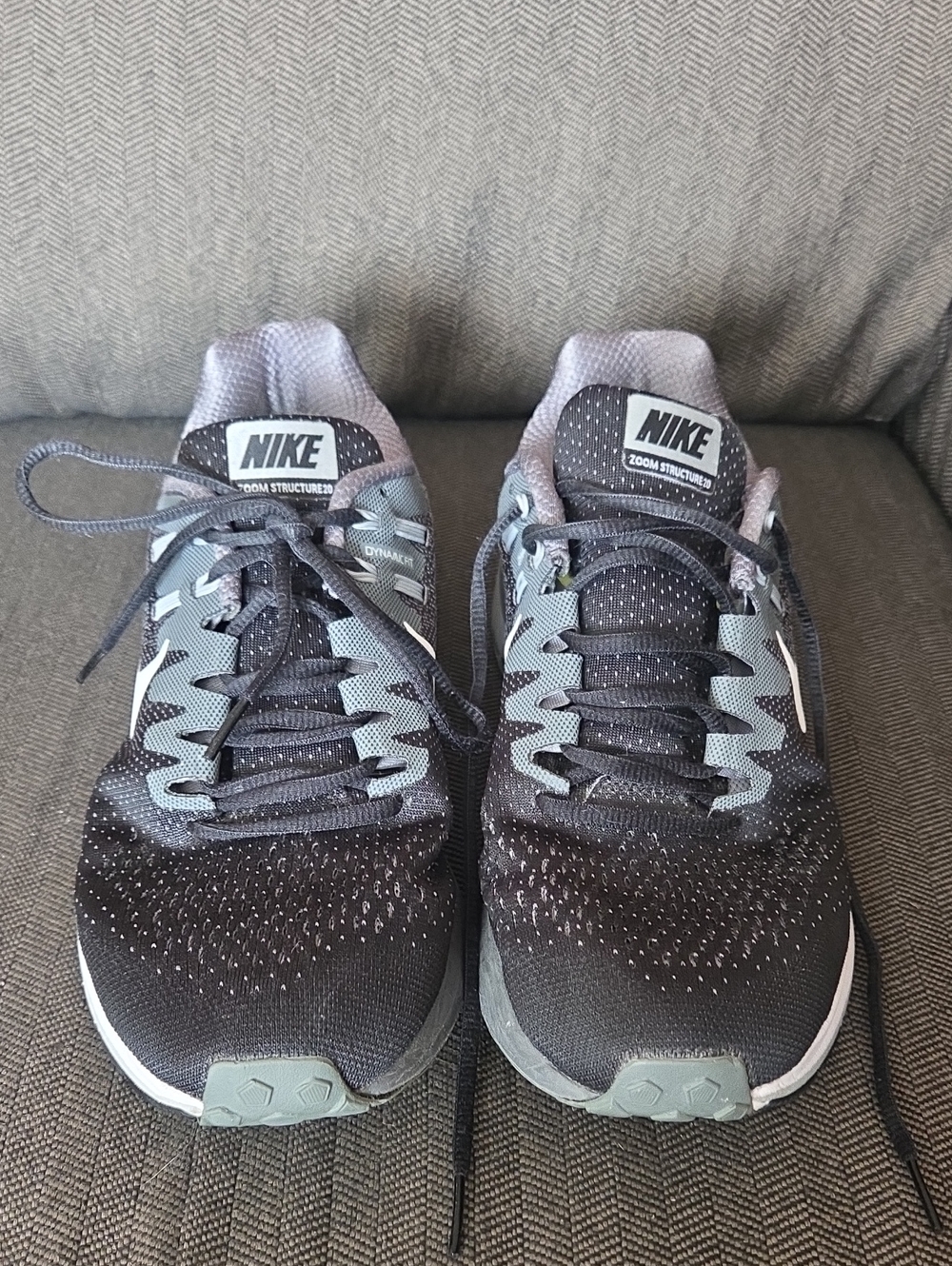 Nike Running Shoes in Black and Gray